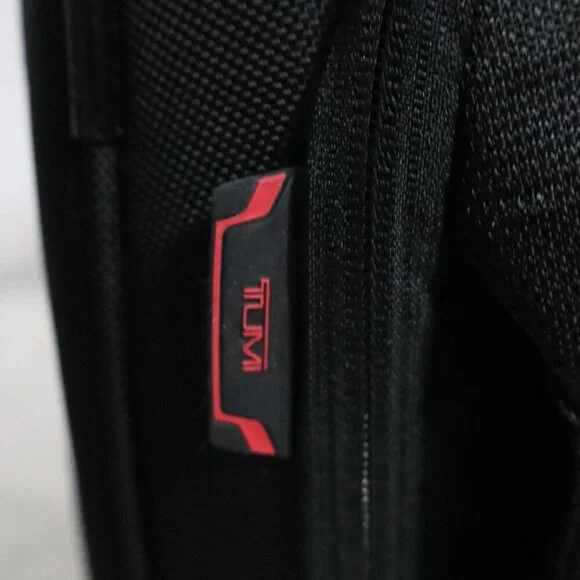 Tumi T-Tech Presidio Macarthur Wheeled Compact Laptop Briefcase Style 67102D - Picture 3 of 15